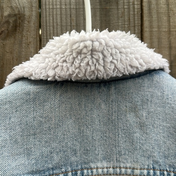 Vintage Levi's Sherpa Lined Trucker Style Red Tab Denim Jacket Sz S - Picture 9 of 12